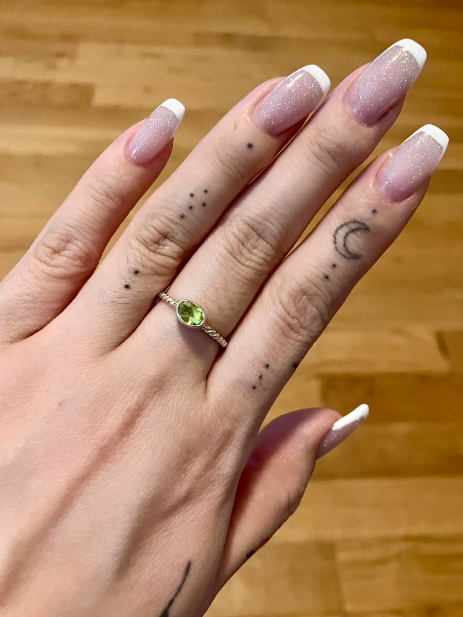 Size 6 S925 Peridot Ring